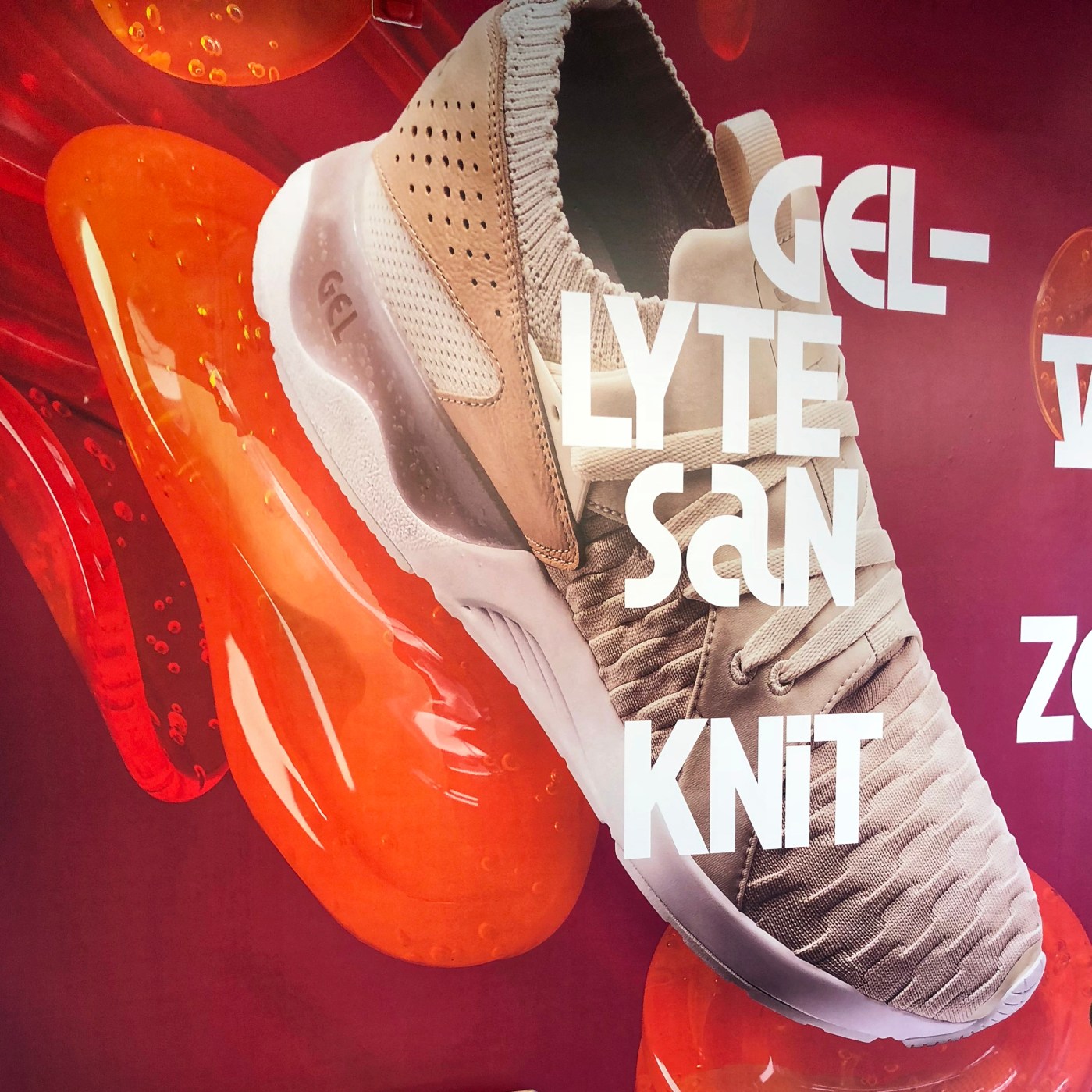 Asics STore Graphics